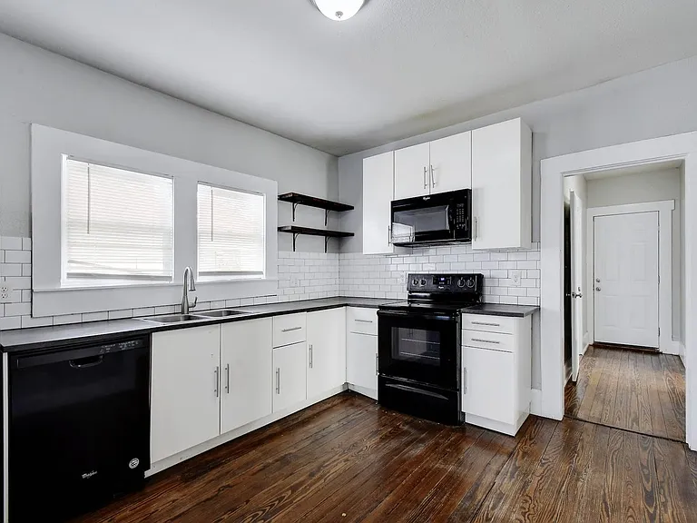 1314 N Sabinas St — Photo 10