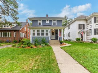 1129 Curtiss St, Downers Grove, IL 60515