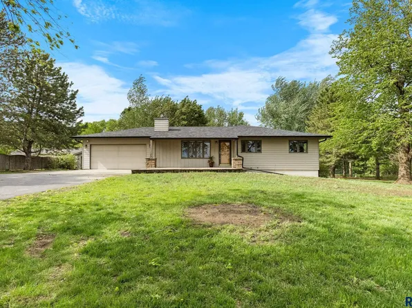 47516 271st St, Harrisburg, SD 57032