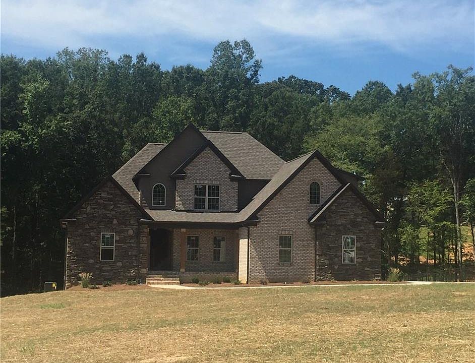 2nd image of 143 Centenary Ridge Dr