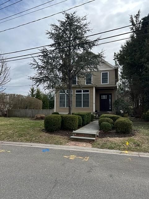 1st image of 26 Underhill Ave