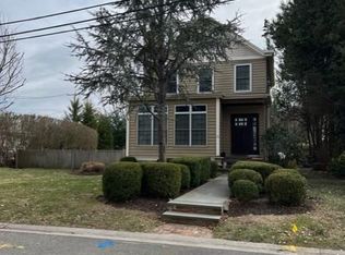 26 Underhill Ave, Locust Valley, NY 11560