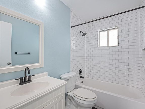 Guest Bath (Main House)