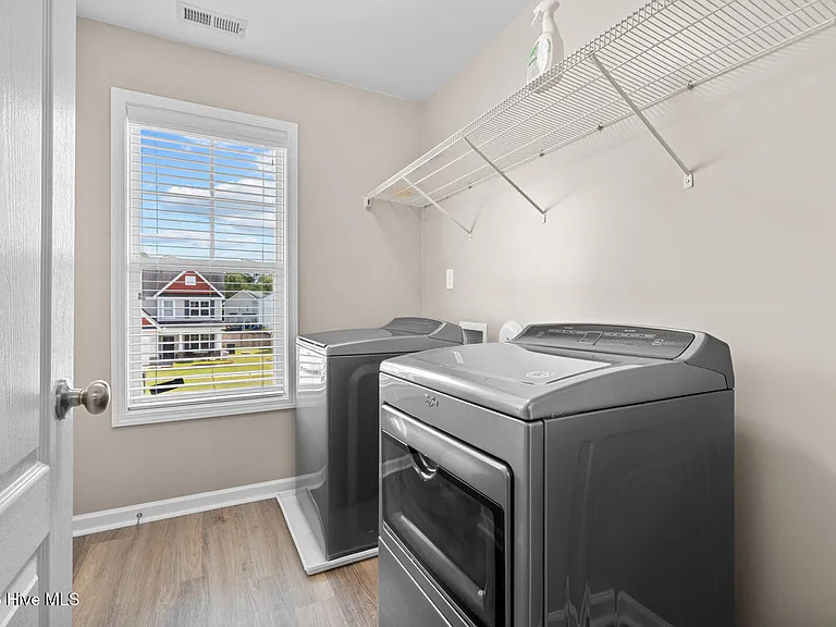 403 Zircon Ct — Photo 13