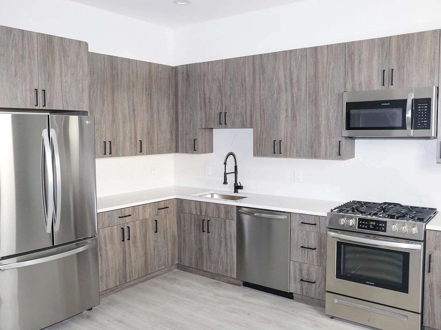 80 Roseland Ave — Photo 2