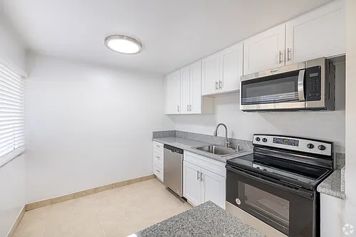 5542 Newcastle Ave #8 Photo 1