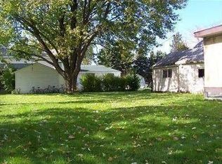 13 Featherbone Ave, Three Oaks, MI 49128