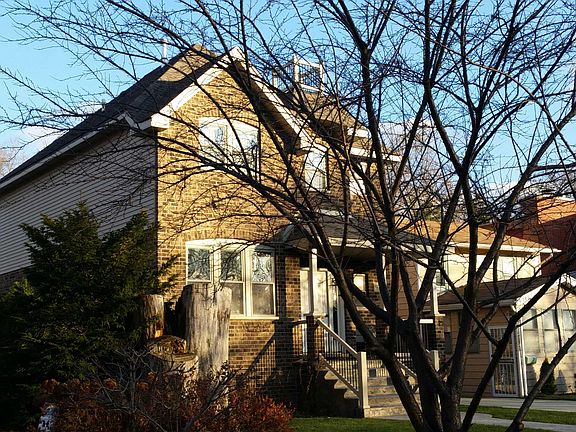 3rd image of 9743 S Trumbull Ave