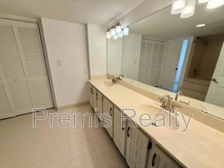14820 Rue De Bayonne #1-404 — Photo 10