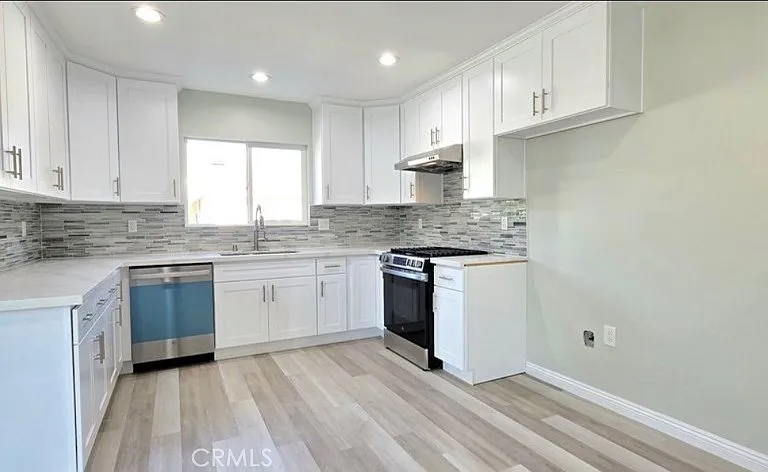 5830 N Vista St — Photo 5