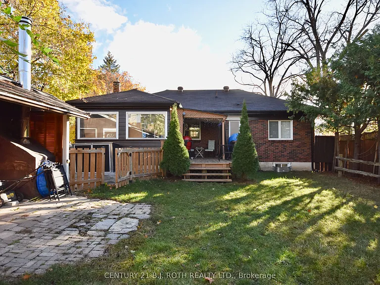 156 Puget St — Photo 16