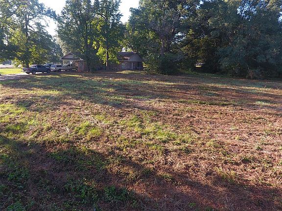 3rd image of 2182 Highway 271 N