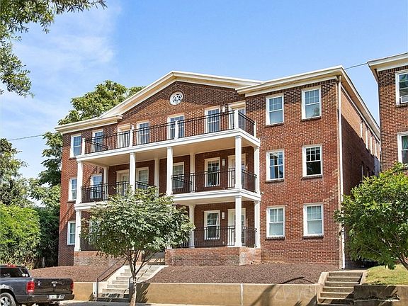 2nd image of 2902 Idlewood Ave #3