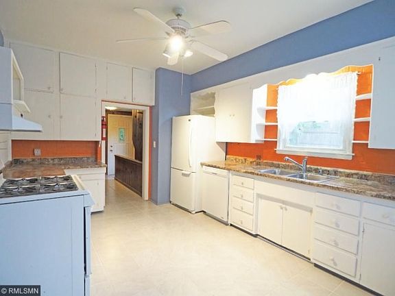 3rd image of 925 Fremont Ave