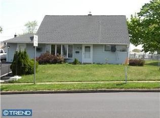62 Heartwood Rd, Levittown, PA 19056