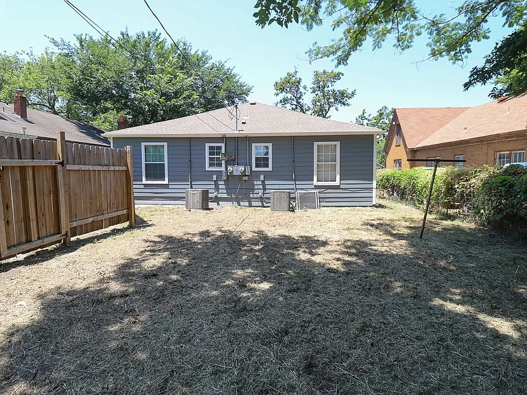 353 S Zunis Ave Duplex — Photo 19