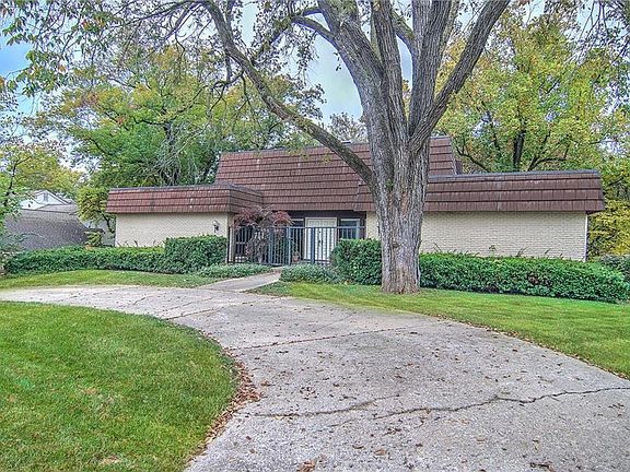 2nd image of 700 W Montcrew Dr