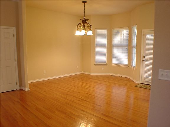 5th image of 6 Sandridge Dr