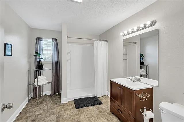 5010 Saint Claude Ave — Photo 11