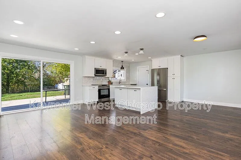 3 bed, 2.0 bath, 1445 sqft, $2,895 — Photo 4