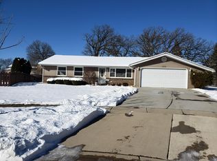 16 Tilipi Ct, Schaumburg, IL 60193