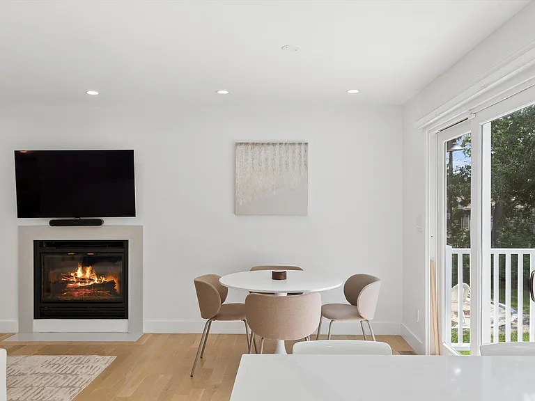 13 Shore Rd — Photo 9