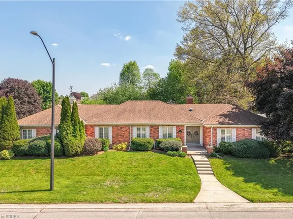 3 Fieldstone Cir, Brantford, ON N3R 6S7