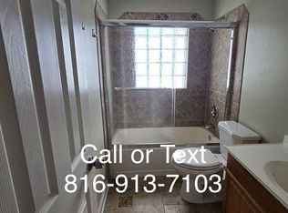 5722 W 70th Ter, Overland Park, KS 66204