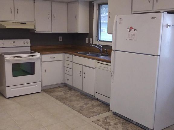 3rd image of 22 Bellaire Dr