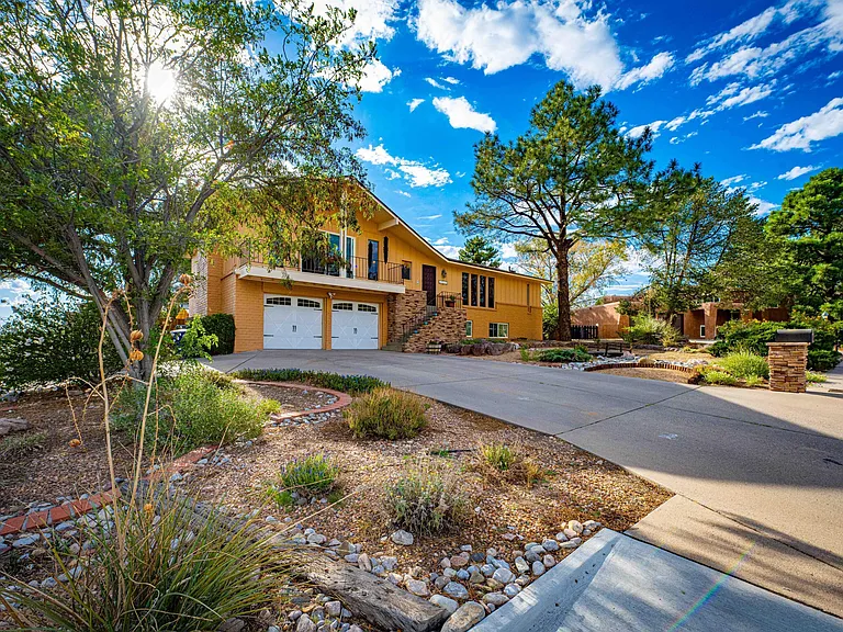 3615 Horacio Ct NE — Photo 2