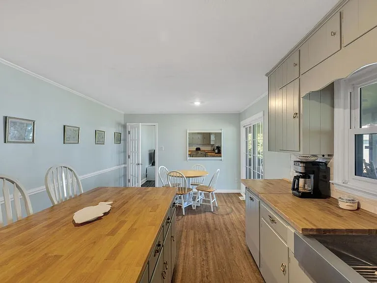 130 Leslie Dr — Photo 16