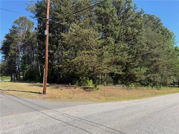400 Lyons Dr Lot 13, Clemmons, NC 27012