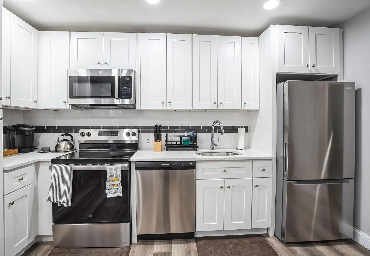3 bed, 1200 sqft, $4,500 — Photo 3