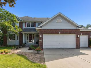 2448 Matterhorn Dr E, Maplewood, MN 55119