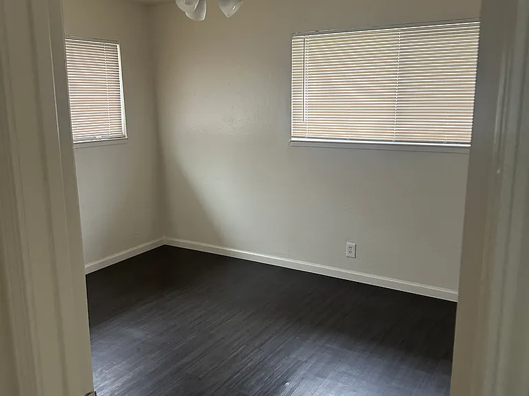 3318 V St #5 — Photo 3