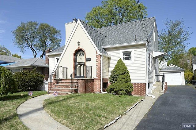 1st image of 16-21 Parmelee Ave #1X