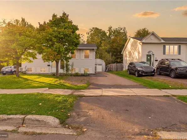 84 Glencoe Dr, Moncton, NB E1A 6P6