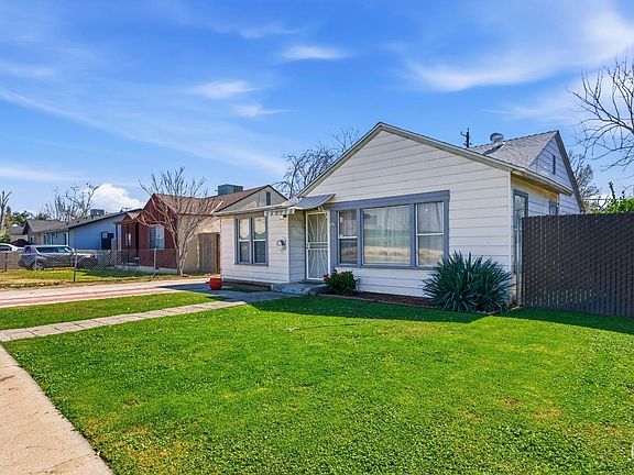 3rd image of 2901 California Ave