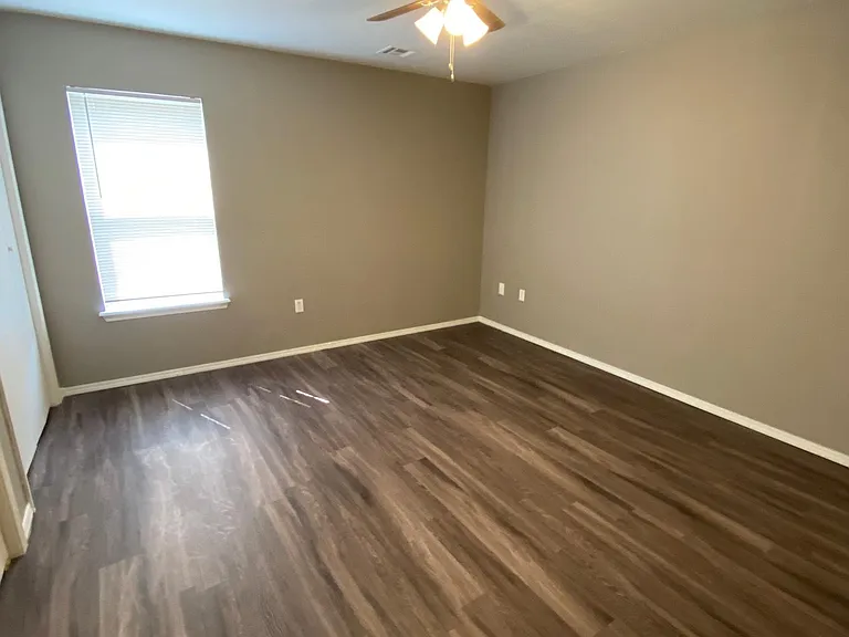 8620 NE 20th St — Photo 5