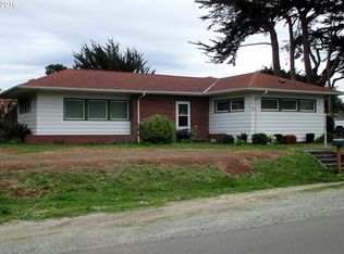 585 Oregon Ave SE, Bandon, OR 97411