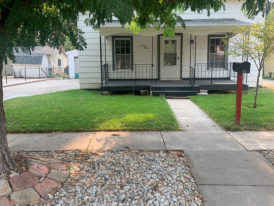 1st image of 711 Custer St
