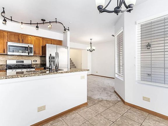 4th image of 1866 Middlebury Dr