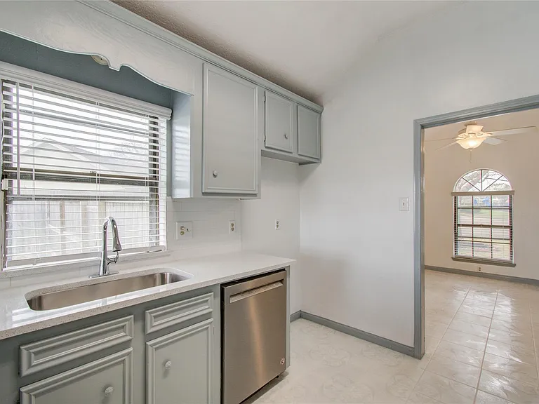 2538 Knights Cir — Photo 17