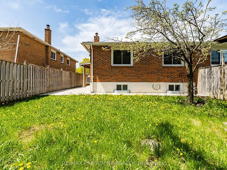 17 Manitou Cres #UPPER — Photo 27