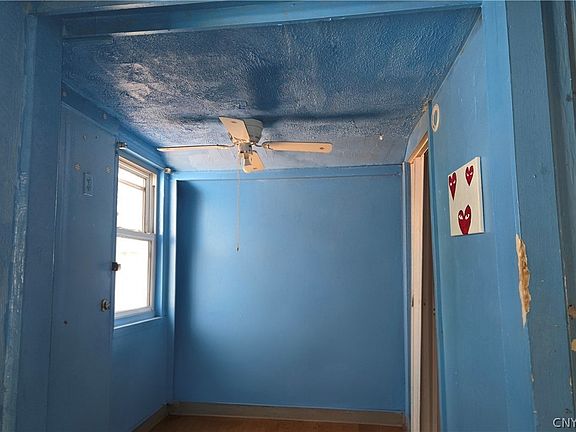 3rd image of 723 Mary St