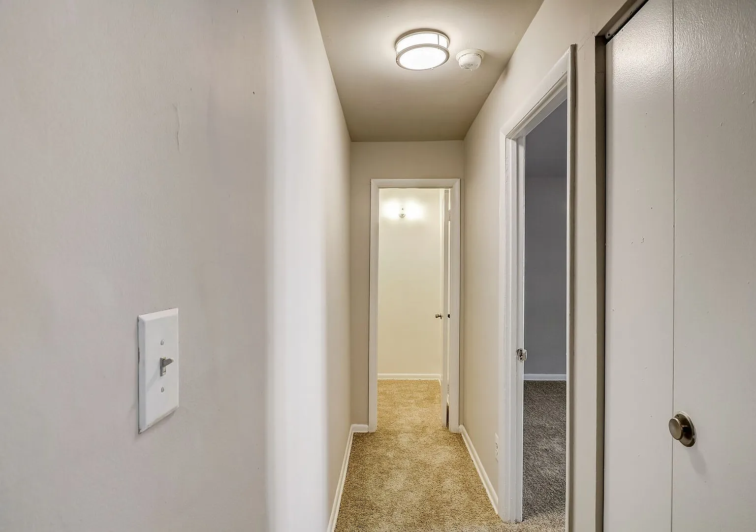 Hillsdale Manor Apartments — Photo 3