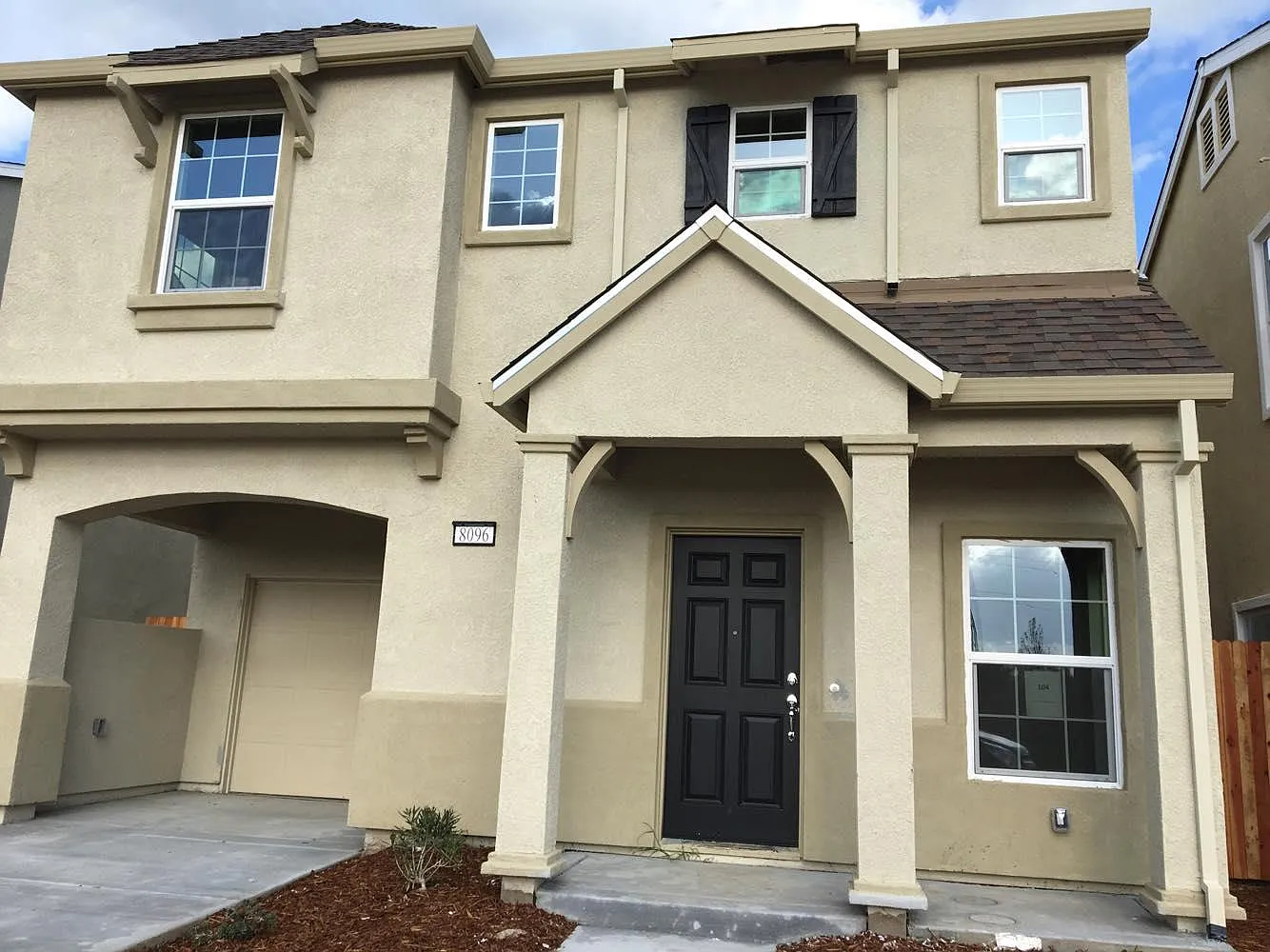 3 bed, 2.5 bath, 1300 sqft, $3,000 — Photo 1