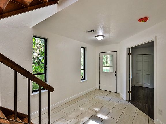 5th image of 481 Lakebridge Dr