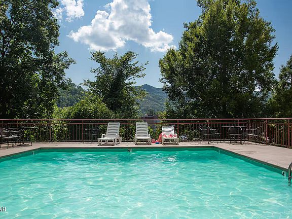 3rd image of 354 E Holly Ridge Rd #204