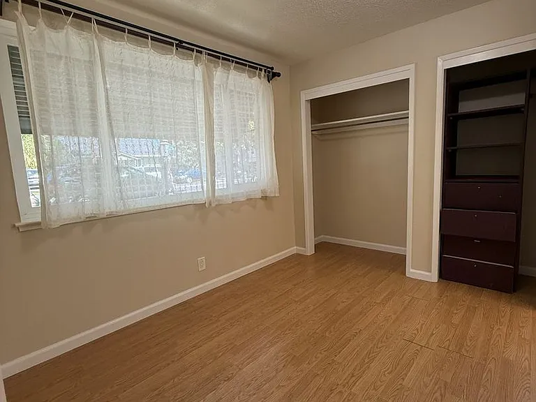 410 Alden St — Photo 8